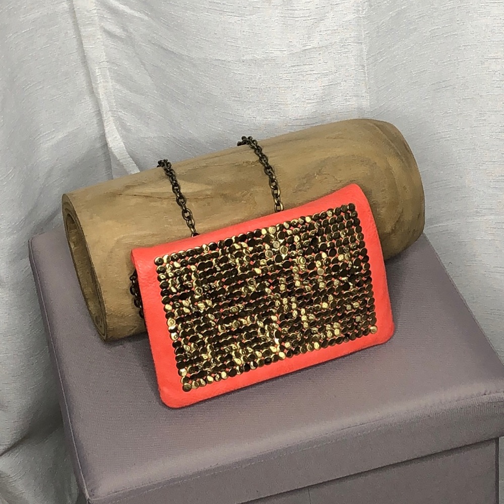 Deena & Ozzy coral crossbody with chain strap